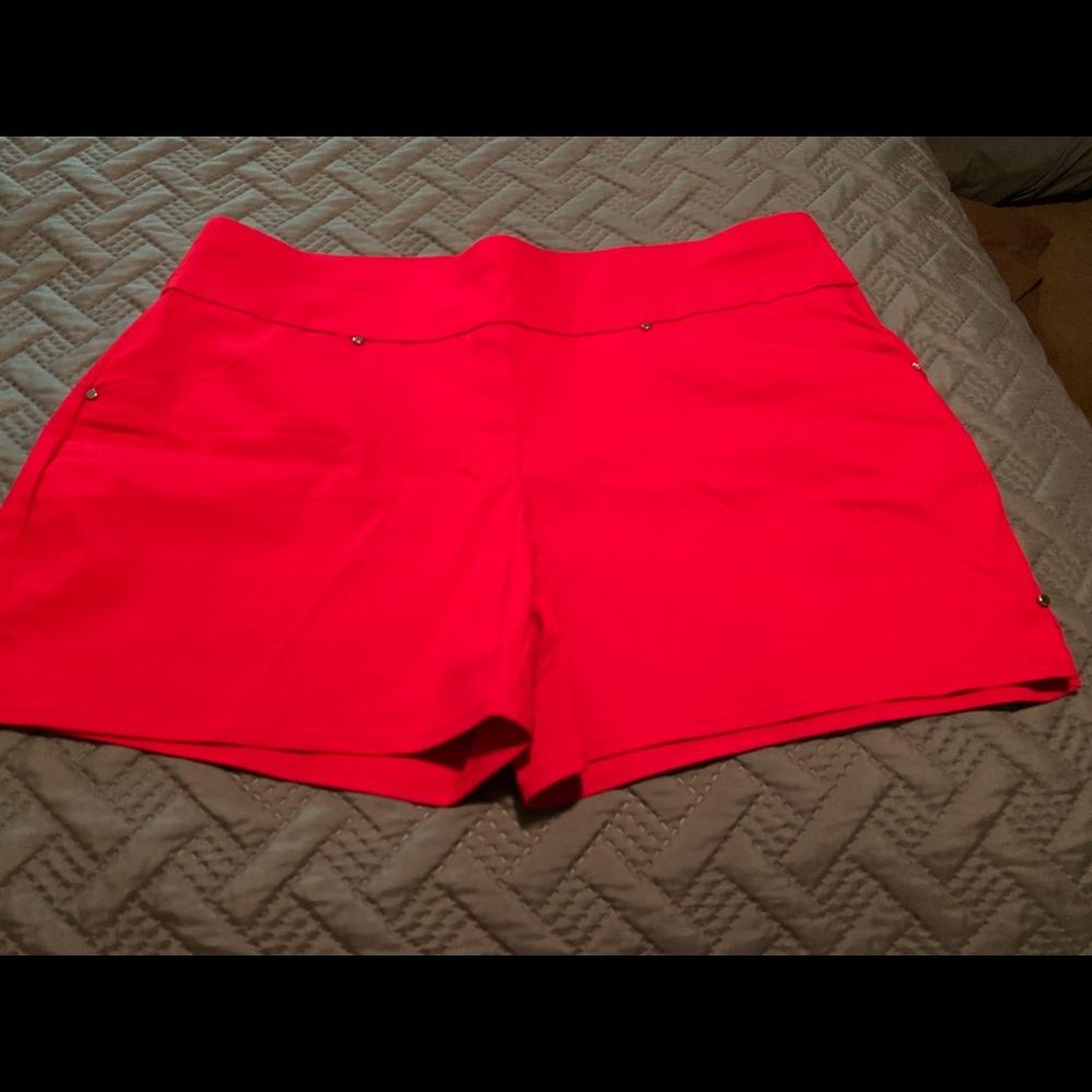 International concept shorts. (INC)